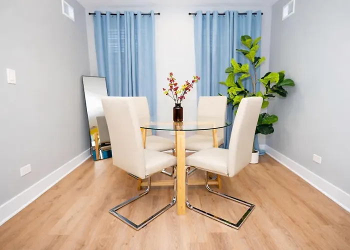 Modern 3br Downtown Near Loyola & Lakefront Apartment